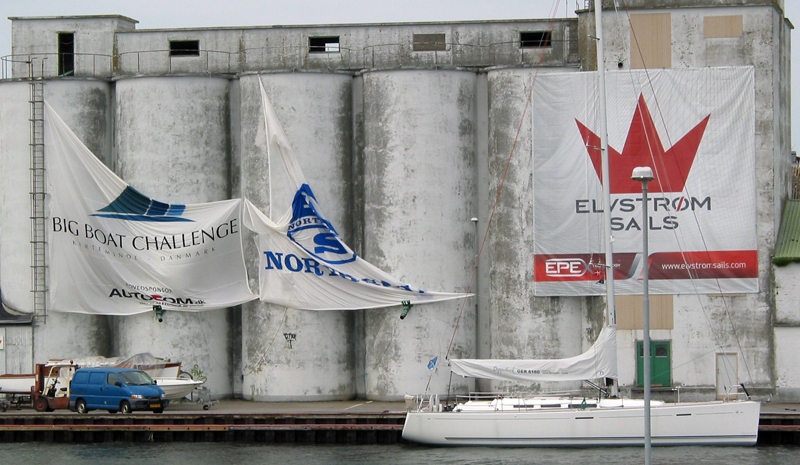 Elvstrøm Sails banner fra Big Boat Challenge holdte sig oppe efter blæst i Kerteminde.