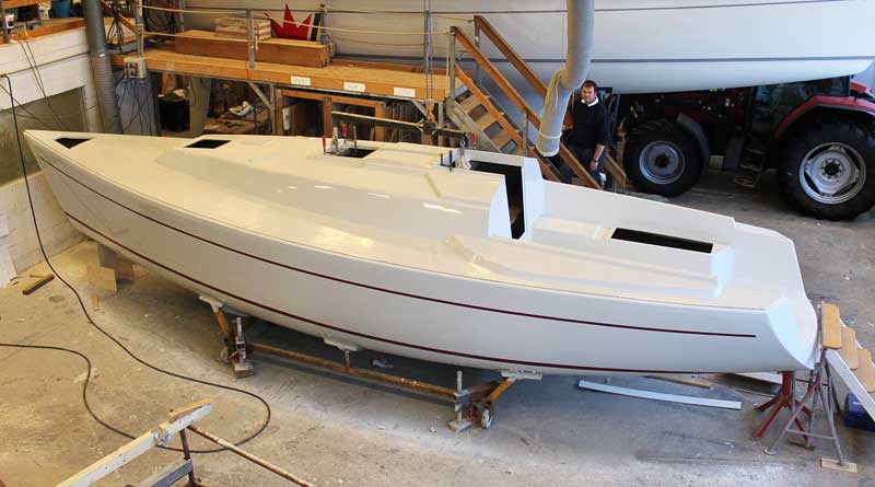 Den nye Faurby 325 begynder at tage form. Båden præsenteres på bådmessen i Fredericia i marts. Foto: Faurby Yacht