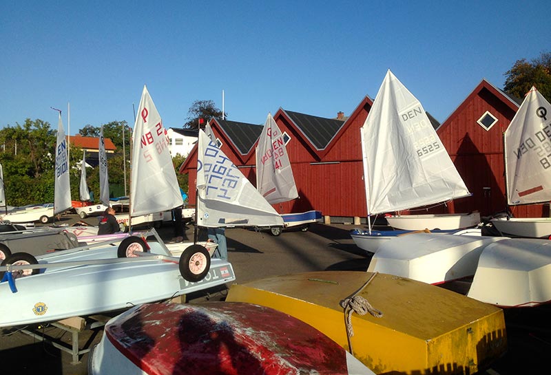 46 A-Optimister sejler Harboe Cup 2014. Foto: Skælskør Amatør-Sejlklub