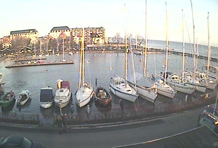 Billede fra webcam i Hellerup Havn her til formiddag, der tydeligt viser at vandstanden er meget høj.