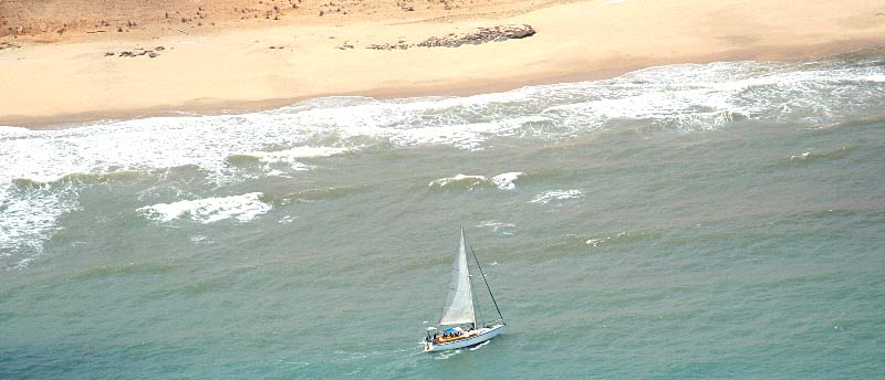 Den sydafrikanske yacht Coizil på grund ved den somaliske kyst.