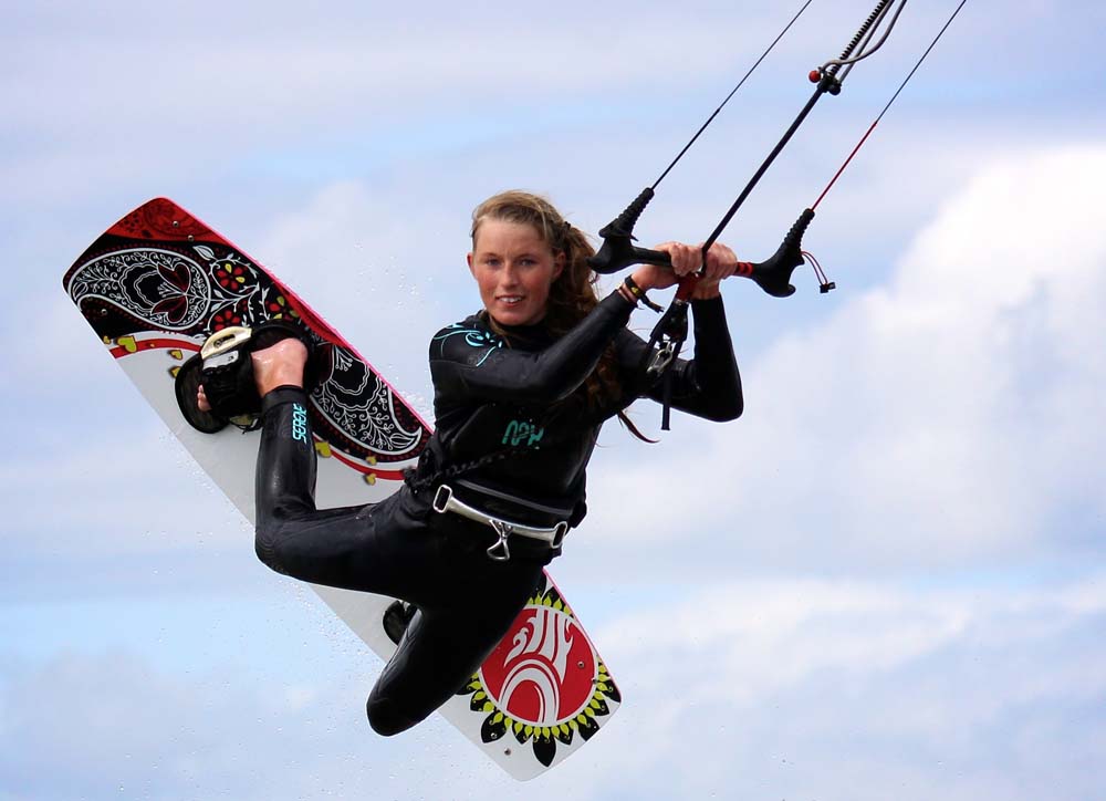 15-årige Therese fra Egå har Kitesurfet siden hun var 11. Foto: Lasse Guldager