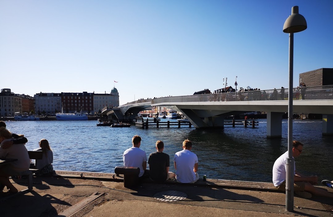 Det går bedre i København efter at vandscooter-sejlere nu får opsyn fra politiet. Foto: Troels Lykke