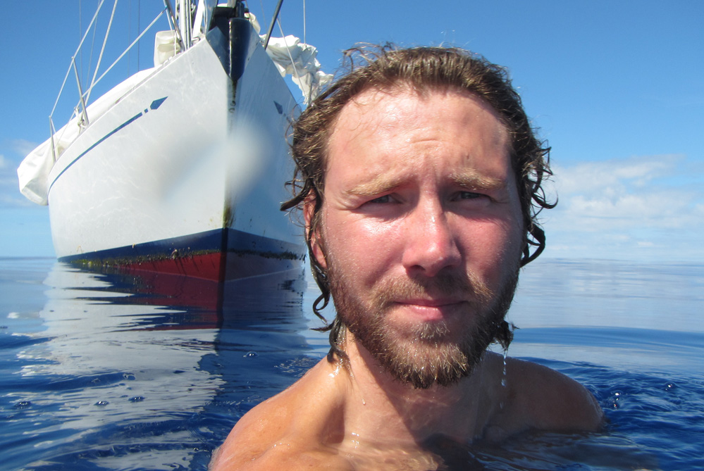 Selfie på Atlanterhavet. Christian sejlede 29.254 sømil før han knækkede masten i den Engelske Kanal. Han sejlede 112,5 sømil per døgn og havde en gennemsnitsfart på 4,69 knob jorden rundt. Foto: Liebergreen