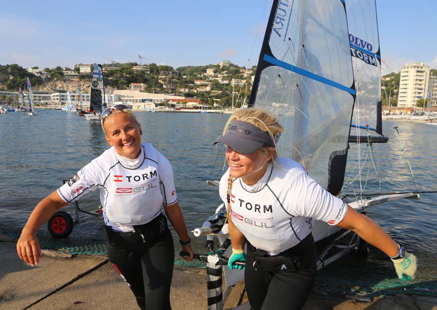 Jena og Katja ses her ved 49erFX VM i Marseille. Foto: Troels Lykke