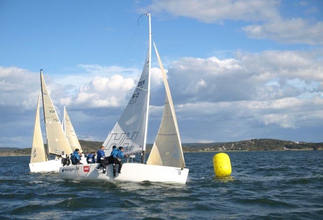 I alt 24 både deltog i Svensk Mesterskab for Melges24. Foto: Lars Bo Poulsen/Ulmann Sails