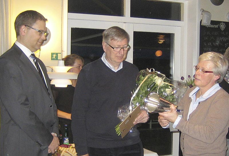 Prisen blev overrakt til en glad Jørgen Mellerup af Filialdirektør for Nordea, Rene Uldall-Jessen og Kate Skavin, formand for Sammenslutningen af Idrætsforeninger i Gentofte.