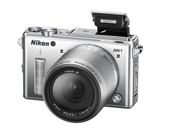 Nikon lancerer nu verdens første vandtætte og stødsikre kamera med udskiftelige objektiver.