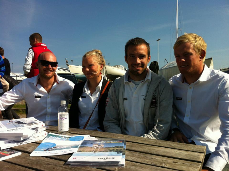 OL-guldvinder Jonas Warrer, nr. to fra højre, mødte op til pressemøde i går, selvom han missede OL-billet denne gang. Foto: Sailing Aarhus