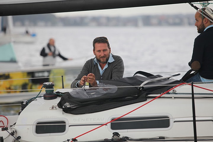 Her ses Mads Christensen, der er manden bag sejladsen. Han sejlede på en First 34.7 og blev akkurat slået af en X-40. Foto: Peter Søgaard