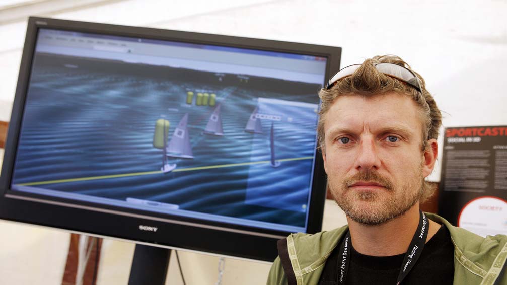 Rasmus Johnsen demonstrerer 3D modellen under 2010 505 VM i Århus. Foto: Mick Andersson