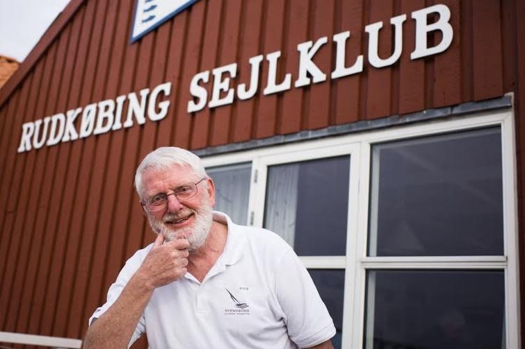 Æresmedlem Finn Birger Hansen tager nu sin tredje periode som formand i Rudkøbing Sejlklub. Foto: Søren Stidsholt Nielsen, Søsiden, Fyns Amts Avis