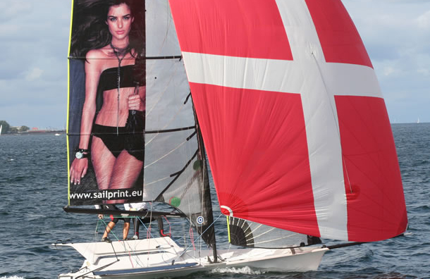 Sailprint.dk øger sejlglæden hos 49erne... Sailprint.dk øger sejlglæden hos 49erne...