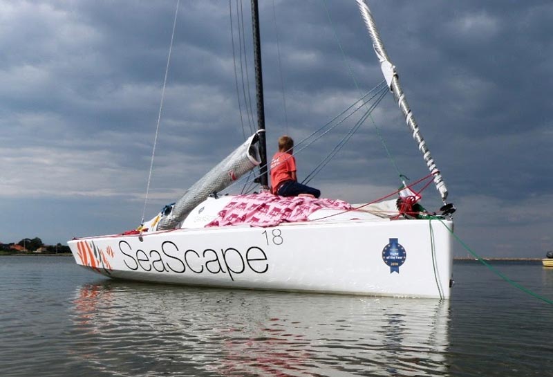 Seascape 18 kan bruges både til tur- og kapsejlads. Foto: Per Cederberg