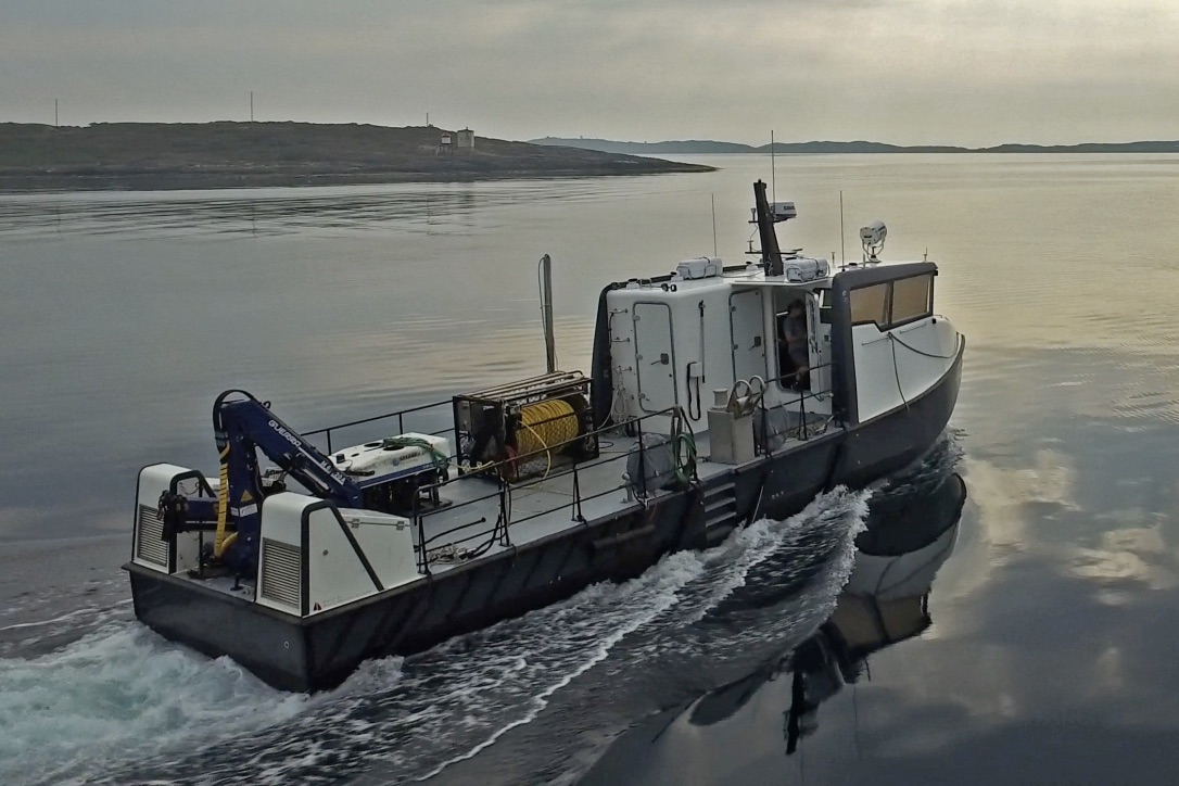 Cockpitlayoutet i arbejdsbådene er indrettet til at maksimere brugen af state-of-the-art operationsstyring og situationsbevidste elektroniske hjælpemidler. Foto: Tuco Marine