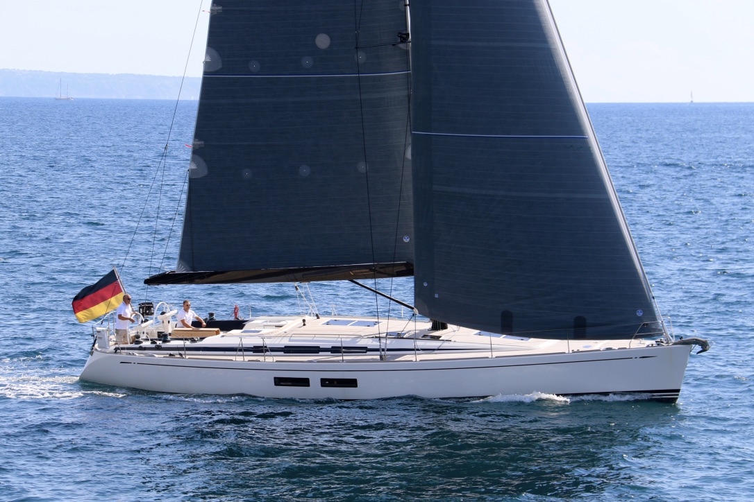 Drømmer man om at sejle hjem i en Swan 54, skal den store pengepung med til Flensborg. Båden koster nemlig hele 10,3 millioner. Foto: PR-foto