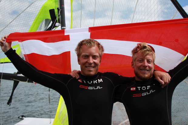 Simon og Emil Toft ses her da de vandt EM-bronze, senere på året vandt de også VM-bronze. Foto: Chr. Borch/sejlsport.dk