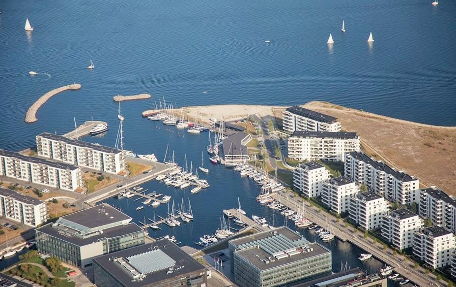 Øverst ses den stadig tomme Tuborg Syd-grund, hvor der i år eller næste år bliver bygget liebhaver-lejligheder frem mod 2020. Foto: Peter Søgaard -sogaardphoto.dk