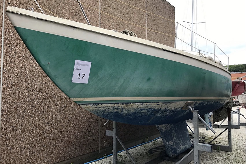 Bådene på auktion er ikke udstyret med meget mere end et nummer. Foto: Vejle Havn