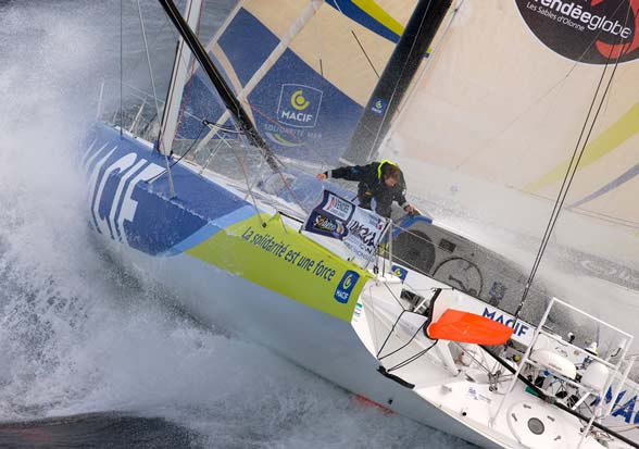 Francois Gabart fører Vendee Globe og har 11.438 sømil til mål i Frankrig.