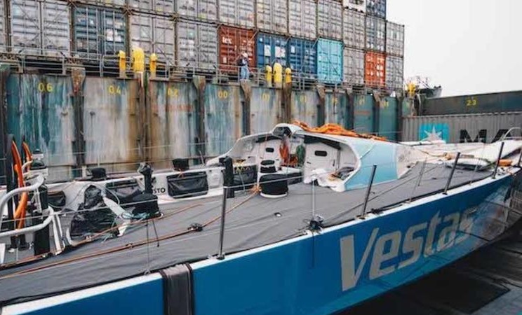Håbet er, at den blå Vestas-båd atter er sejlende, når kursen sættes mod brasilianske Itajaí i marts. Foto: Volvo Ocean Race