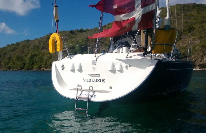 Vi har lånt René Ipsens Vild Luksus og det er det lige nu herude. Her er vi på Union Island i St. Vincent provinsen i Grenadinerne. Foto: Troels Lykke