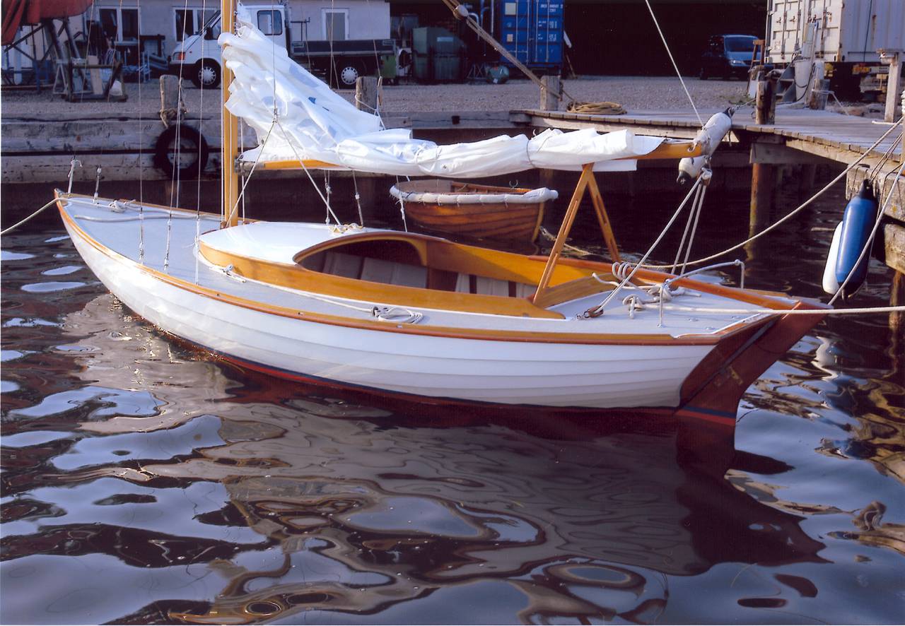 Junior-båden Svip er Walsted-værftets byggenummer 9 og har været bådebygger Aage Walsteds egen båd. I næste uge er den til Svendborg Classic Regatta. Foto udlånt af Walsteds Bådeværft,Thurø.