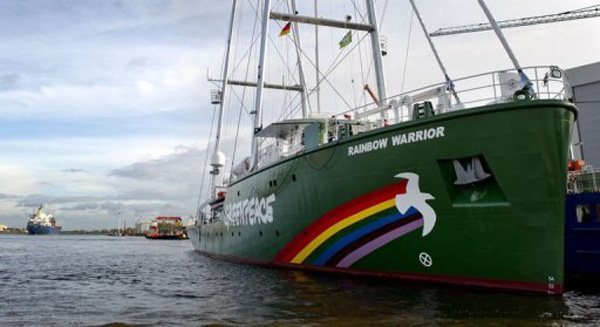 Den 58 meter motorsejler bruger vinden og sparer en masse diesel, fortæller North Sails. Foto: Greenpeace